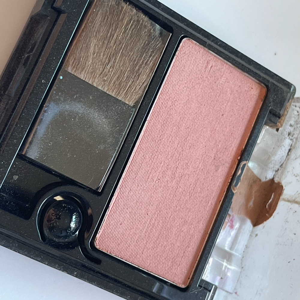 NEW Revlon Powder Blush-040 Softspoken Pink - Picture 2 of 2